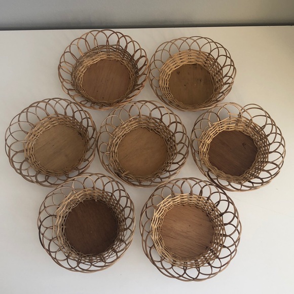 Bundle Of Vintage Small Round Wicker Baskets - Picture 1 of 16